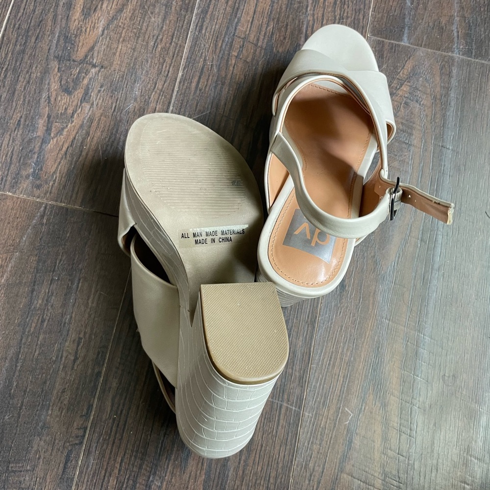 DV Dolce Vita
Cypress Platform Wedge Sandals - Picture 6 of 7